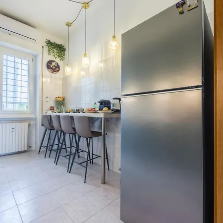 Apartment Don Bosco Metro A Giulio Agricola Rom